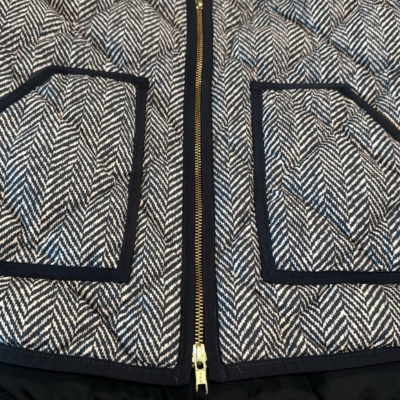 Women’s J Crew quilted down filled puffer vest - Picture 5 of 6